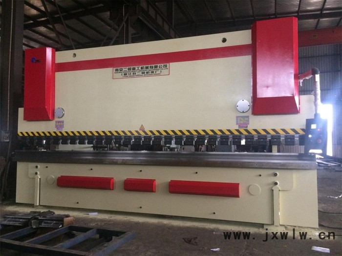 **WC67K-300T/6000數(shù)控折彎?rùn)C(jī)，大型