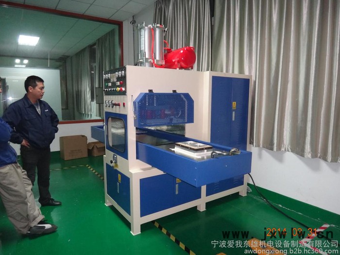 高周波熔斷機(jī) 壓花機(jī) 大型高周波 高周波廠家 全自動(dòng)高周波 高周波熔斷機(jī) 壓花