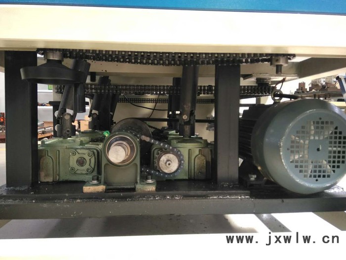 格瑞特GYJ-01 電控型滾壓復(fù)合機(jī)，隔熱條與型材更加貼合