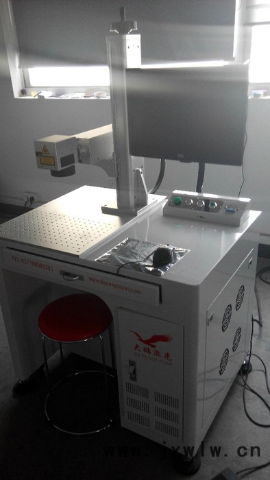 供應10W20W光纖激光雕刻機激光打標機