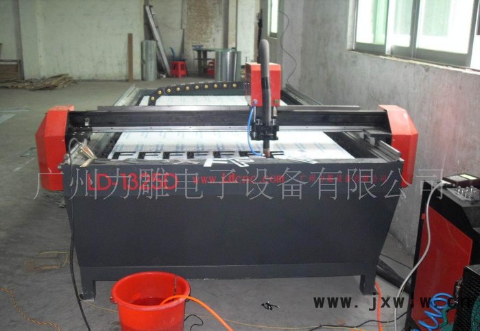 ,手柄控制金屬等離子切割機(jī)，高速切割機(jī)，高精度1325切割機(jī)