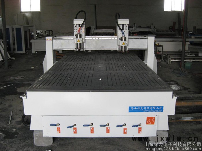 tx-1325等離子雕刻機(jī)價(jià)格濟(jì)南金屬不銹鋼切割機(jī)廠家有哪些